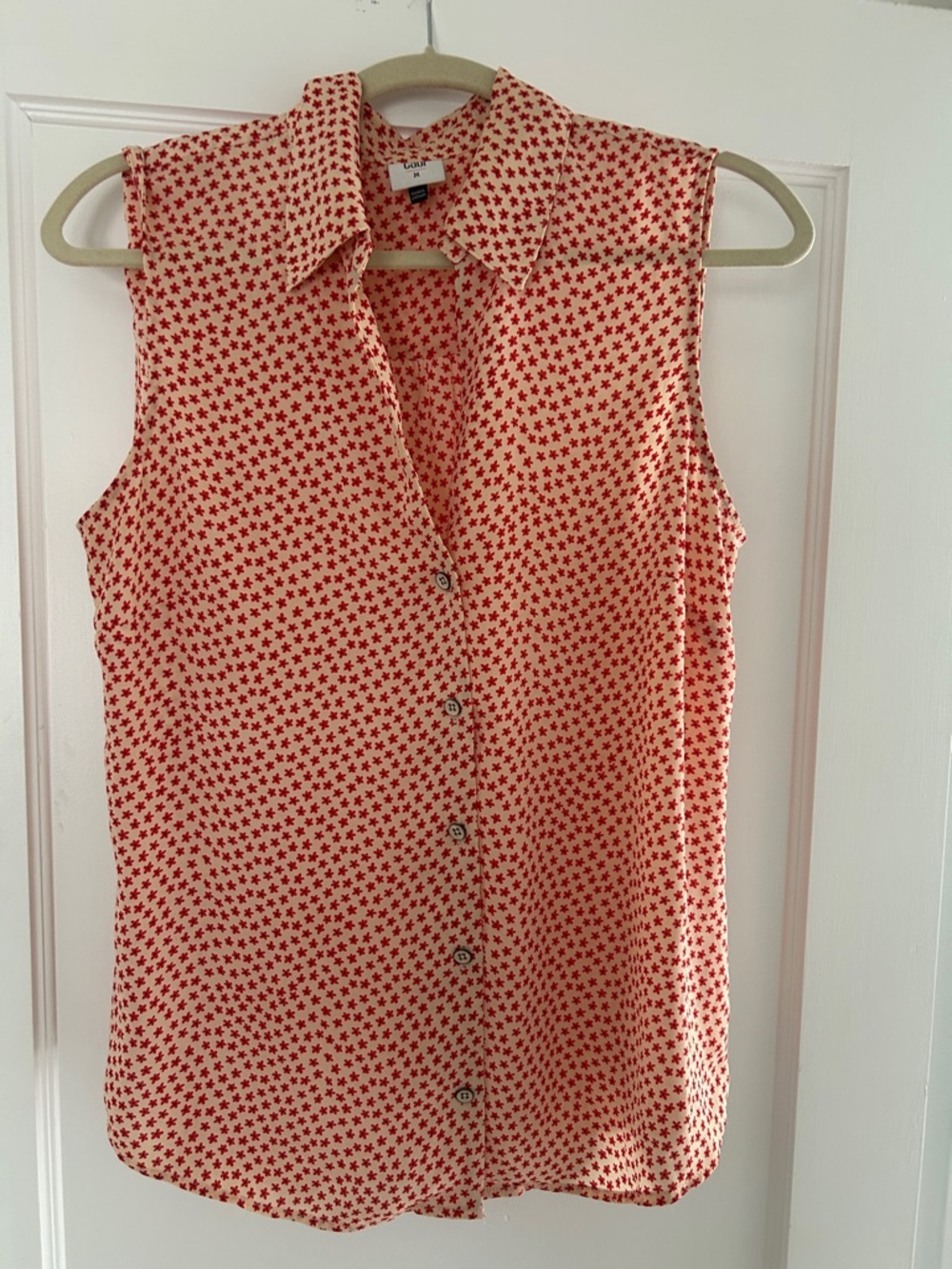 CAbi Sleeveless Button-Front Blouse in Red Star on Cream